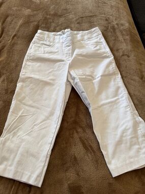 Women's White Cropped Capris - Classic Everyday Style